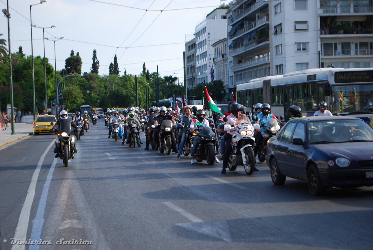 Έξω από τη Βουλή