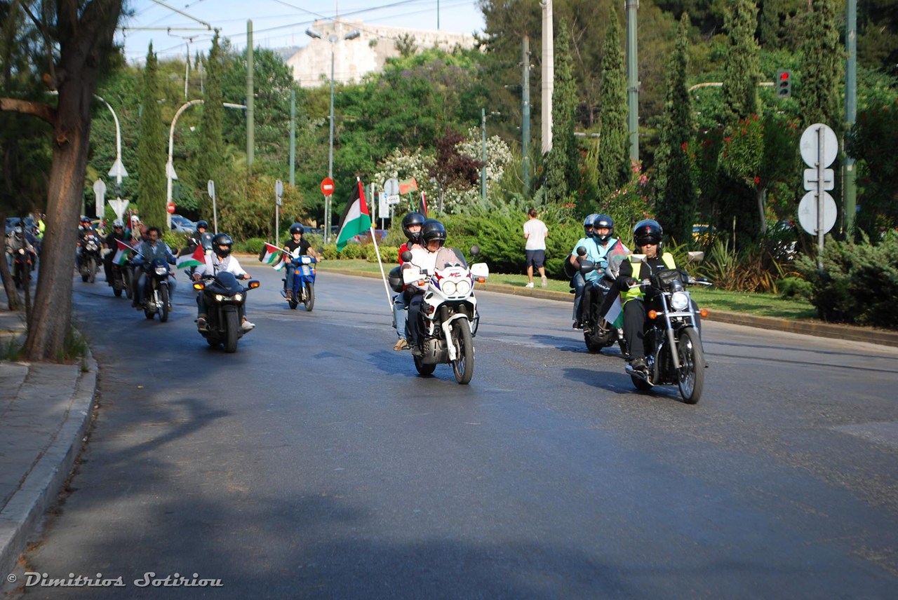 Παλαιστινιακές σημαίες στο κέντρο της Αθήνας