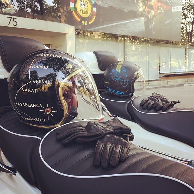 Τα κράνη των δύο αναβατών