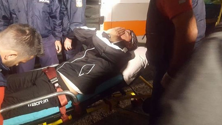 Ο Βλάνταν Ίβιτς τη στιγμή που μεταφέρεται στον Ευαγγελισμό