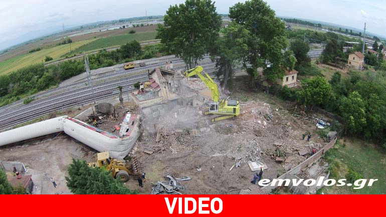 Άδενδρο: Κατεδαφίζουν το κτήριο για τον απεγκλωβισμό του τρένου