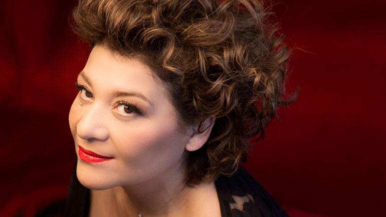 Η Γιώτα Νέγκα σε μια μεγάλη συναυλία στην Τεχνόπολη