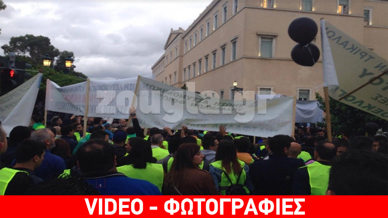 Μικροένταση μπροστά από τη Βουλή κατά τη διάρκεια της διαμαρτυρίας των ενστόλων