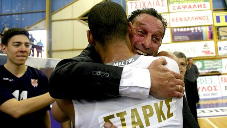 Μπάσκετ: Παραμένει στο «τιμόνι» του Κόροιβου ο Καλαμπάκος