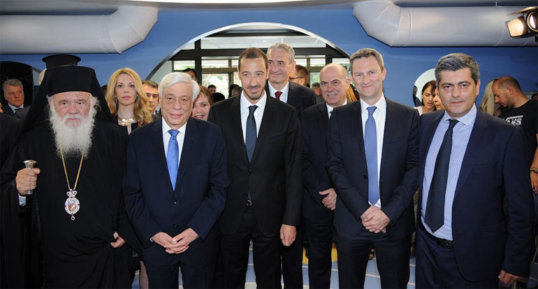 Αρχιεπίσκοπος Αθηνών και Πάσης Ελλάδος Ιερώνυμος Β’, Πρόεδρος της Δημοκρατίας κ. Προκόπιος Παυλόπουλος, Κοινός Διοικητής των Διασυνδεομένων Νοσοκομείων Παίδων κ. Εμμανουήλ Παπασάββας, Εκτελεστικός Πρόεδρος ΟΠΑΠ κ. Καμίλ Ζίγκλερ, Αντιπρόεδρος ΟΠΑΠ κ. Σπύρος Φωκάς, Διευθύνων Σύμβουλος ΟΠΑΠ κ. Ντάμιαν Κόουπ, Επικεφαλής Εταιρικών Υποθέσεων ΟΠΑΠ κ. Οδυσσέας Χριστοφόρου