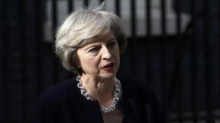 Βρετανία: Στις 15 μονάδες το προβάδισμα της Μέι