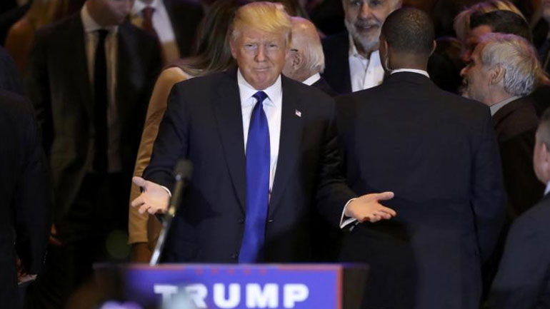 Στο χαμηλότερο επίπεδο υποχωρεί η δημοτικότητα του Τραμπ, σύμφωνα με δημοσκόπηση