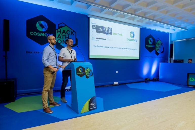Η ομάδα Iris κατά το pitching στο 1ο COSMOTE HACKATHON