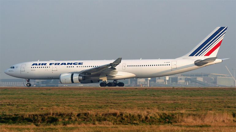 Αεροσκάφος της Air France χτυπήθηκε από κεραυνό