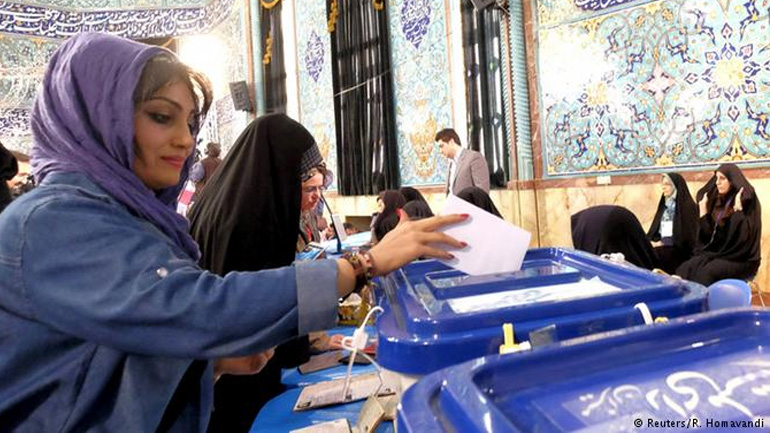 Ιράν: Δίωρη παράταση έλαβε η ψηφοφορία των προεδρικών εκλογών Ιράν: Δίωρη παράταση έλαβε η ψηφοφορία των προεδρικών εκλογών