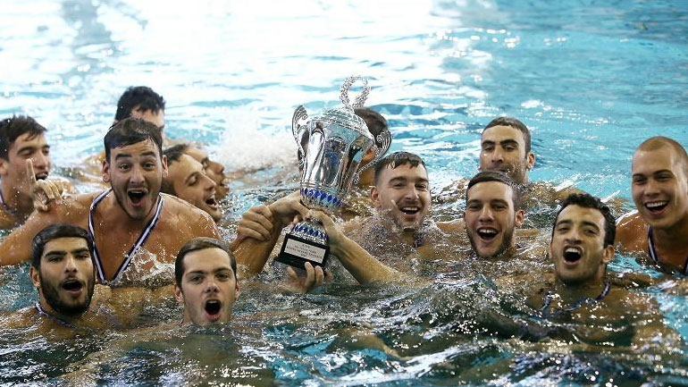 Πόλο: Σήκωσε το Κύπελλο και έγραψε ιστορία η Βουλιαγμένη, 8-7 τον Ολυμπιακό