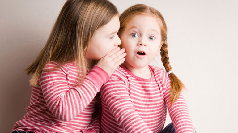 Πώς να μάθω το παιδί μου να κρατάει μυστικά;