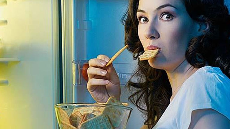 Πέντε λόγοι που πεινάμε συνεχώς μέσα στη μέρα