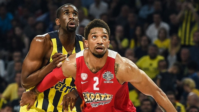 Μπιρτς και Ούντο παλεύουν για την μπάλα