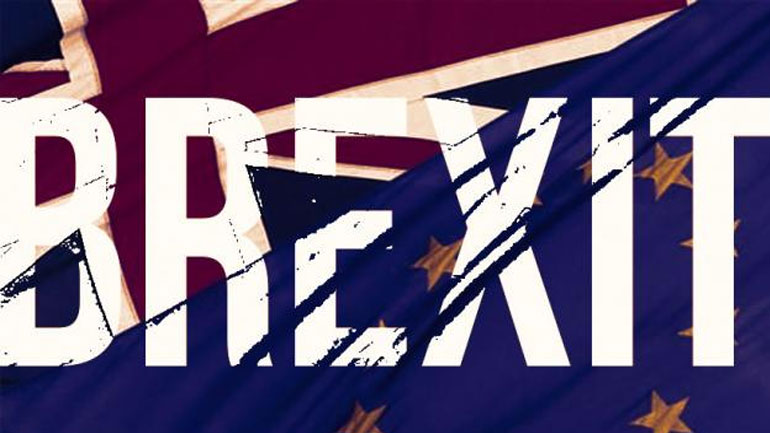 Brexit: Με απόσυρση από τις διαπραγματεύσεις απειλεί το Λονδίνο