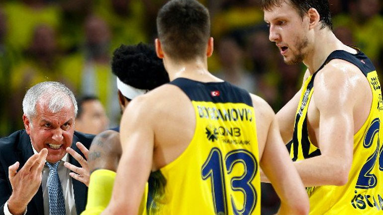 O Ομπράντοβιτς βάζει τις φωνές στους παίκτες του