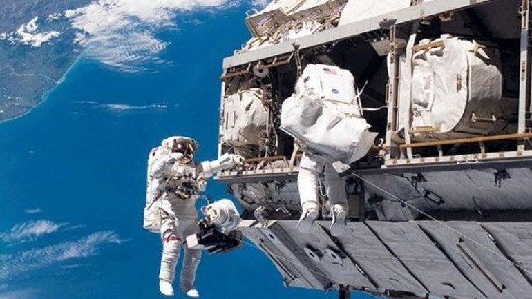 NASA: Εκτός Διεθνούς Διαστημικού Σταθμού δύο αστροναύτες για επείγουσα επισκευή