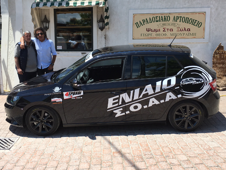 Skoda Fabia για ενιαίο πρωτάθλημα και πίσω Στράτης Χατζηπαναγιώτου (αριστερά) και Νικόλας Περατινός