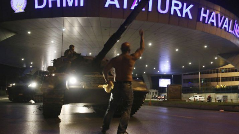 Ξεκίνησε η δίκη των 200 που κατηγορούνται για το στρατιωτικό πραξικόπημα στην Τουρκία