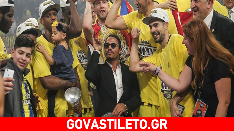 Ο Τούρκος σεφ Nusret «αλάτισε» την κούπα της νέας πρωταθλήτριας Ευρώπης Φενέρμπαχτσε