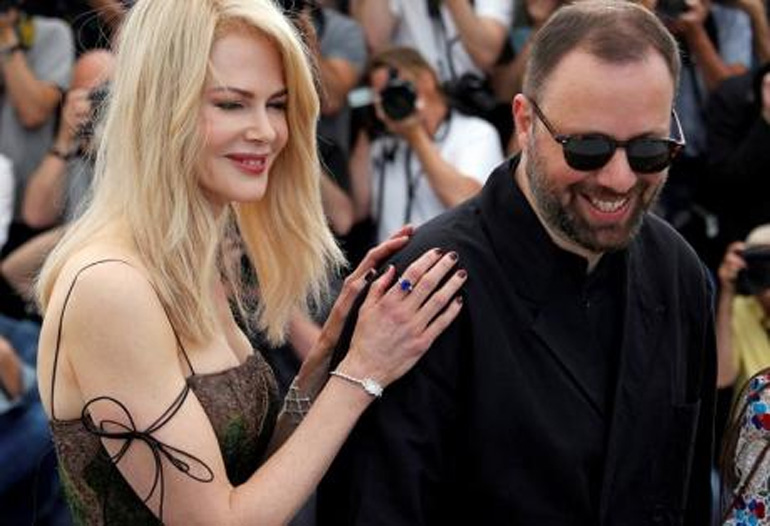 Ο Λάνθιμος και η πρωταγωνίστρία του στις Κάννες