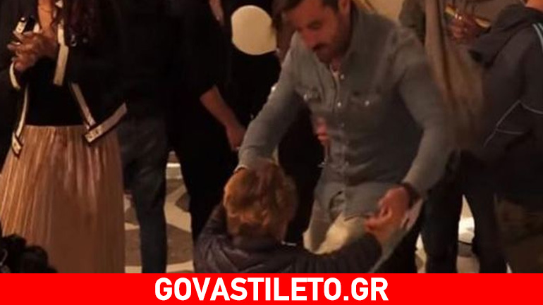 Γιώργος Μαυρίδης: Ξέφρενο party στα σοκάκια της Μυκόνου με τον μικρό του φίλο