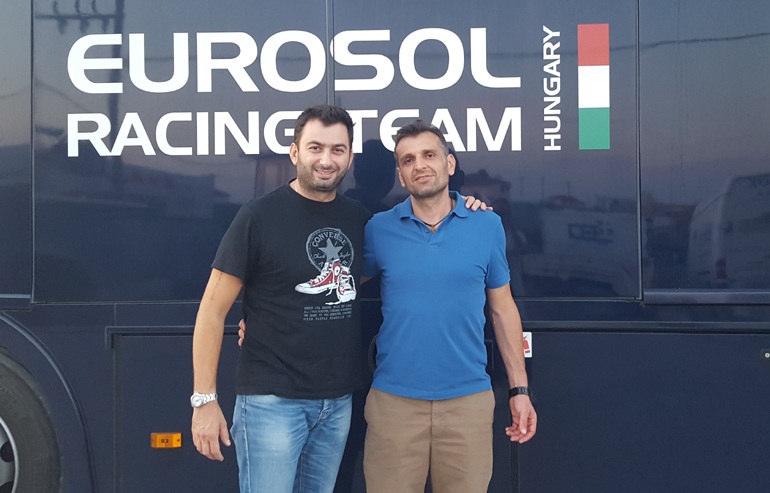 Το αγωνιστικό Skoda Fabia R5 θα νοικιάσει ο Σωκράτης Τσολακίδης (φωτό δεξιά) από την αγωνιστική ομάδα Eurosol (στη φωτογραφία και ο υπογράφων Βασίλης Σαρημπαλίδης)