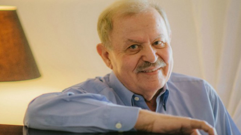 Ο Γιάννης Σπανός στο θέατρο Βράχων «Μελίνα Μερκούρη»