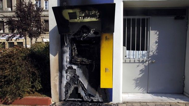 Ανατίναξαν ΑΤΜ στα Καλύβια