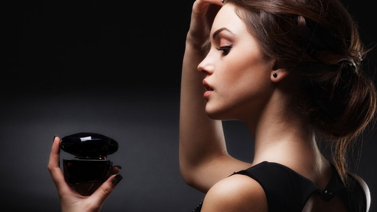 Γιατί με την πάροδο του χρόνου πρέπει να βάζεις περισσότερη ποσότητα αρώματος;