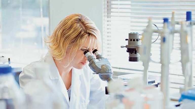 Οι επιστήμονες αναγνωρίζουν τη γενετική ταυτότητα της ασπίδας του HIV επιταχύνοντας την ανάπτυξη εμβολίου