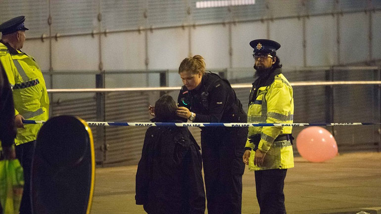 Έκτακτο συμβούλιο ασφάλειας συγκαλεί η Τερέζα Μέι για τη φονική έκρηξη στο Μάντσεστερ