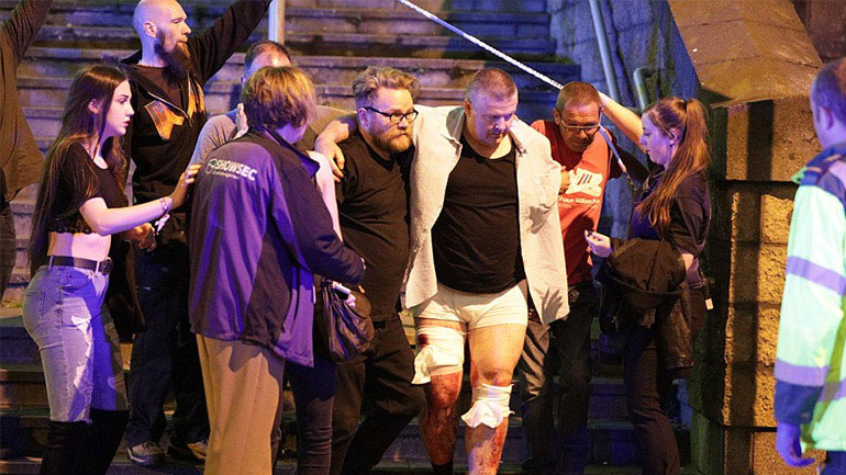 Τραυματίας φεύγει υποβασταζόμενος