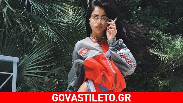 Η sexy φωτογραφία της Κόννυς Μεταξά με ολόσωμο μαγιό που κολάζει