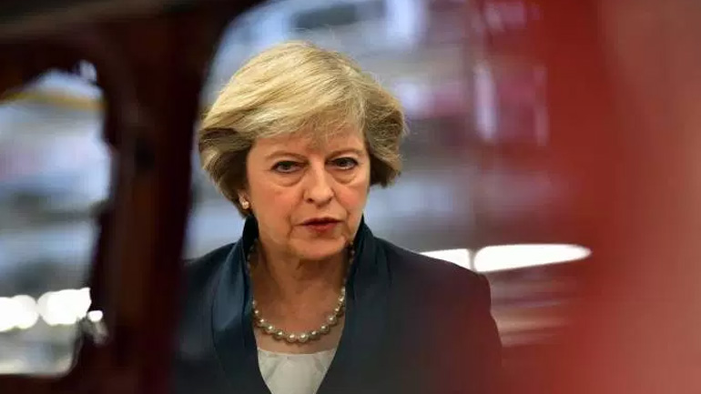 Μέι: Συνεχίζονται οι έρευνες για την εμπλοκή ατόμων στην επίθεση στο Μάντσεστερ