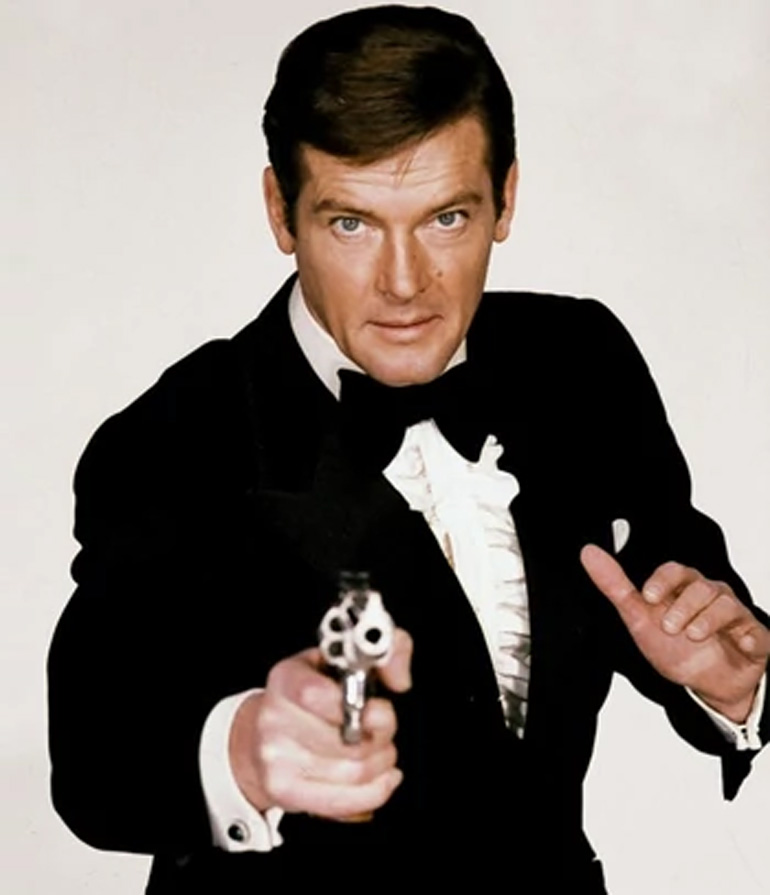 Ο Ρότζερ Μουρ στον ρόλο του πράκτορα 007