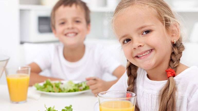 Από ποια ηλικία μπορεί το παιδί μου να πίνει χυμούς;