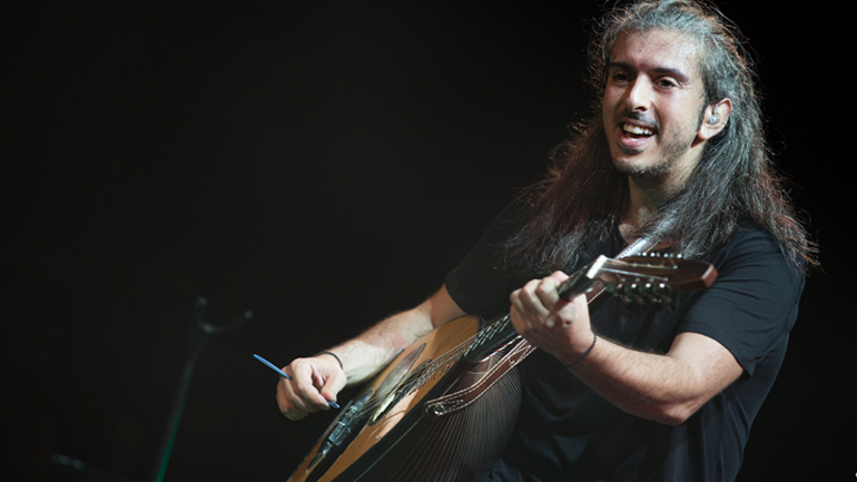 Ο Γιάννης Χαρούλης για τρεις μεγάλες συναυλίες στο Θέατρο Βράχων