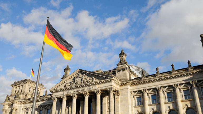 Neue Zürcher Zeitung: Η μπάλα βρίσκεται στο Βερολίνο