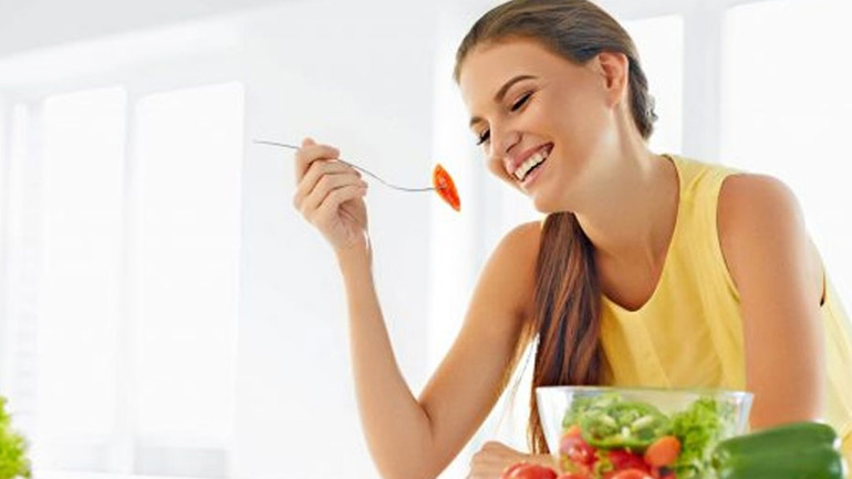 Έρευνα: Αυτοί που τρώνε συγκεντρωμένοι χάνουν βάρος