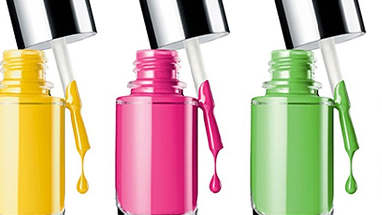 Δες πώς να φτιάξεις τα δικά σου μοναδικά βερνίκια νυχιών