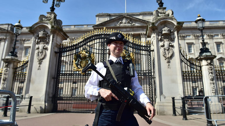 Ακυρώνεται η τελετή αλλαγής φρουράς στο Μπάκιγχαμ λόγω των αυξημένων απαιτήσεων σε αστυνομικό προσωπικό