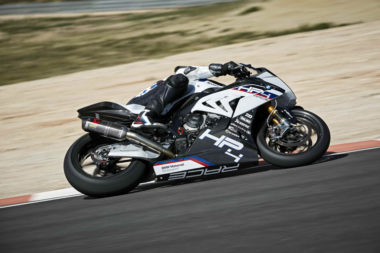 Η BMW HP4 Race είναι ελαφρύτερη από τις εργοστασιακές μοτοσυκλέτες του Π.Π. Superbike και ζυγίζει ελάχιστα παραπάνω από τις αντίστοιχες του MotoGP!