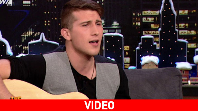 Γιάννης Ξανθόπουλος: Δείτε τον νικητή του «Rising Star» να ερμηνεύει Παντελίδη μόνο με την κιθάρα του!