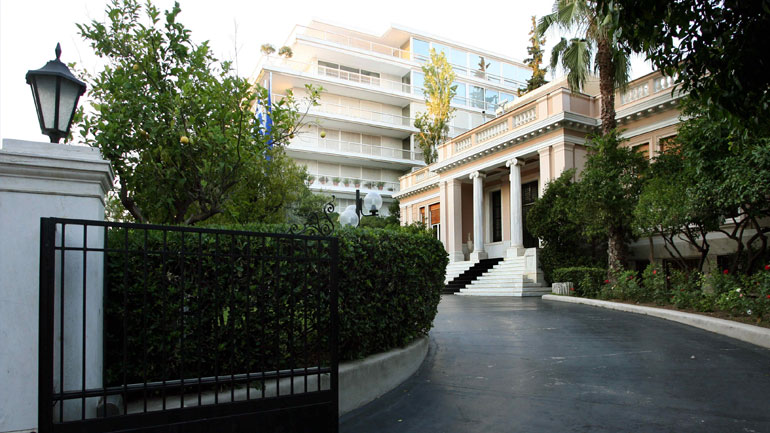 Πυρά Μαξίμου κατά ΜΜΕ για αντικυβερνητική προπαγάνδα