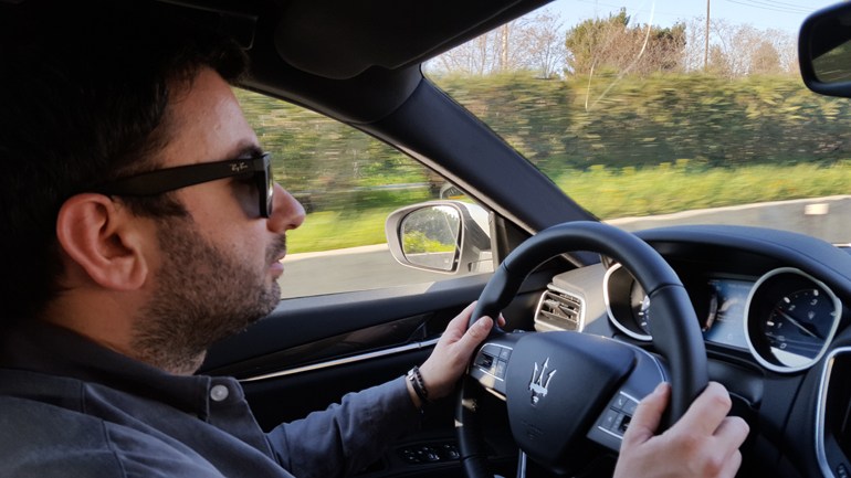 Άλλη αίσθηση και μόνο που βλέπεις την τρίαινα στο τιμόνι του αυτοκινήτου...