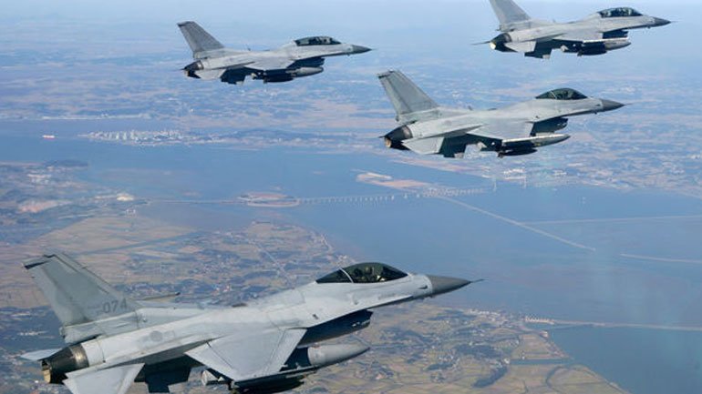 Σε εξέλιξη οι αεροπορικές επιδρομές της πολεμικής αεροπορίας της Αιγύπτου στη Λιβύη