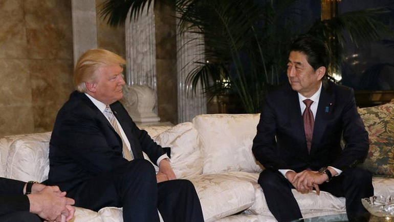 Άμπε – Τραμπ τάσσονται υπέρ της αποπυρηνικοποίησης της Κορεατικής Χερσονήσου