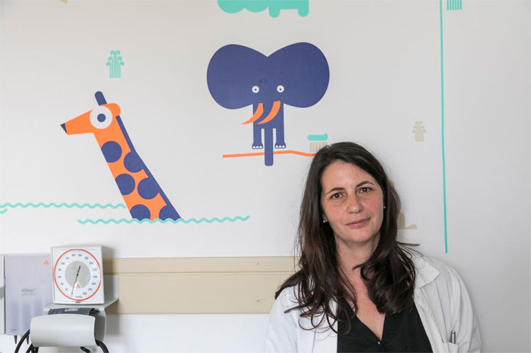 «Η δημιουργία ΤΕΠ για παιδιά μας λύνει τα χέρια και αυξάνει την ασφάλεια και αξιοπιστία του εξοπλισμού που διαθέτουμε ώστε να αντιμετωπίζουμε τα επείγοντα περιστατικά», επισημαίνει η κυρία Μαρία Παυλίδου παιδίατρος και συντονίστρια του παιδιατρικού τμήματος του νοσοκομείου