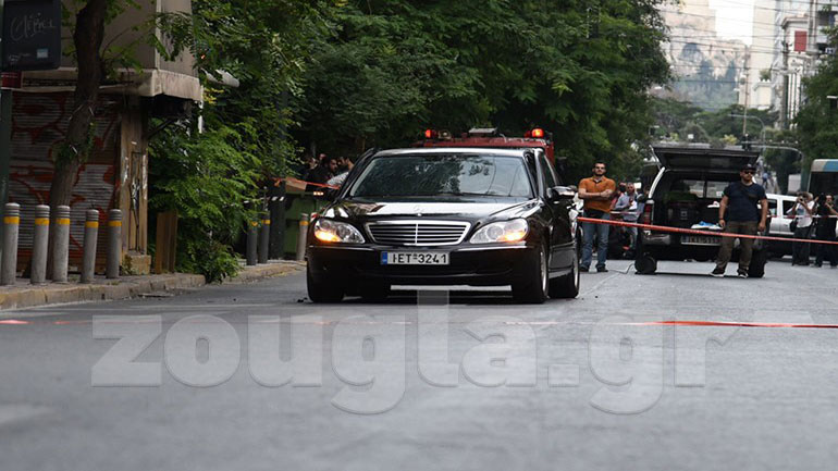 Σε πλήρη εξέλιξη οι αστυνομικές έρευνες για την επίθεση στον Λουκά Παπαδήμο Σε πλήρη εξέλιξη οι αστυνομικές έρευνες για την επίθεση στον Λουκά Παπαδήμο